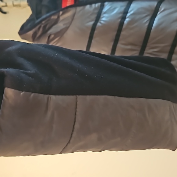 Guess bomber jacket - Picture 2 of 9